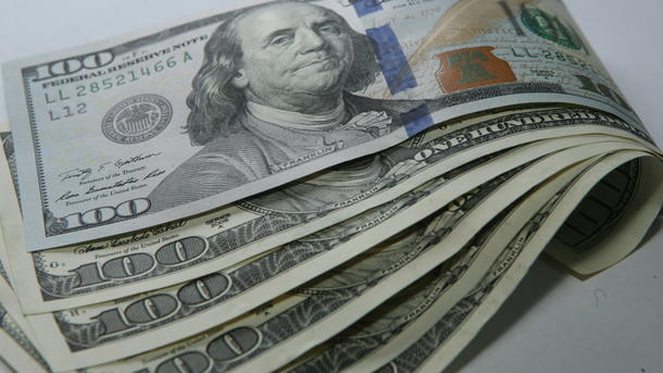 Экспрессы за 30 долларов принесли больше 100 тысяч и сотрудник-лудоман российского банка обворовал финучреждение